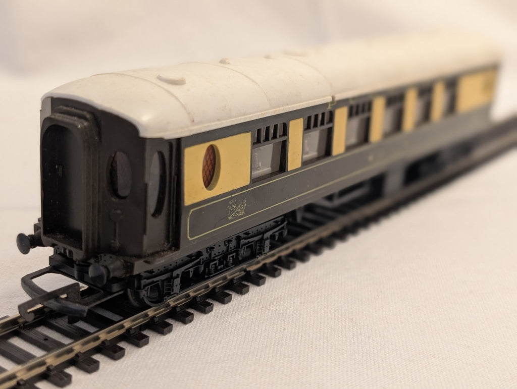 Tri-ang R228 OO Gauge Pullman Parlour Coach “Mary”