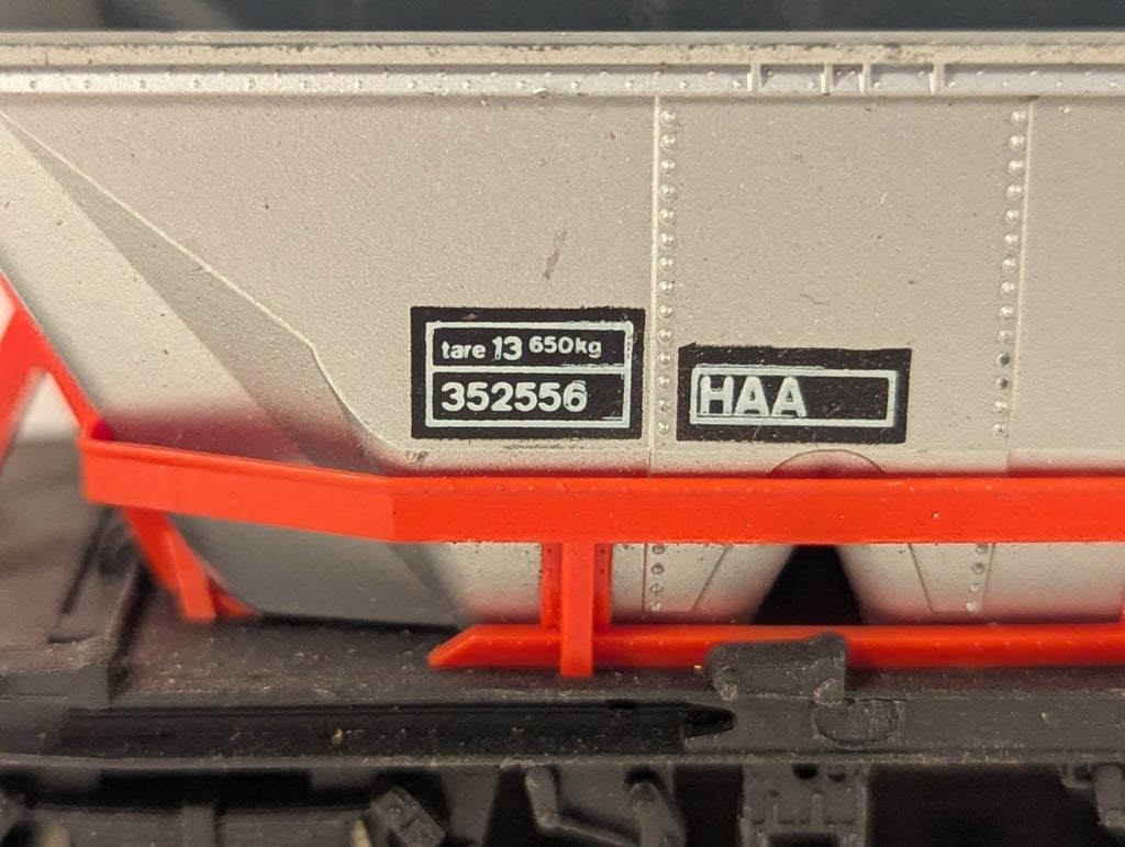 Hornby OO Gauge HAA BR Coal Hopper Wagon Goods Wagon 352556 BR Silver
