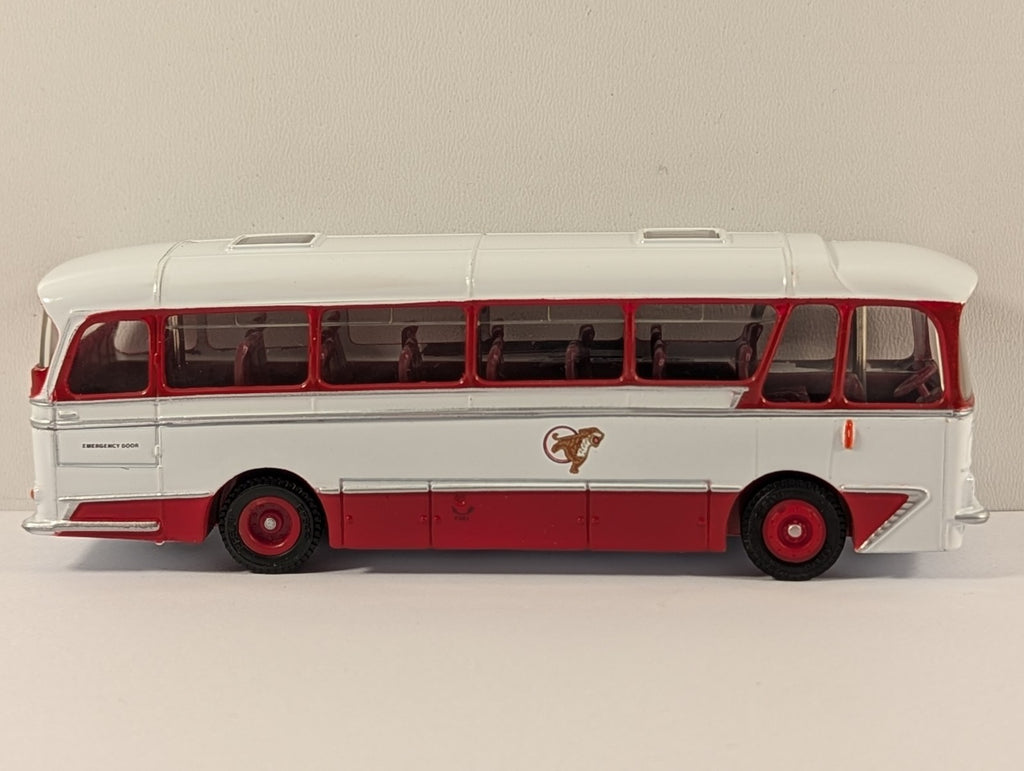EFE Harrington Grenadier Coach – Ellen Smith Livery – 1:76 Scale