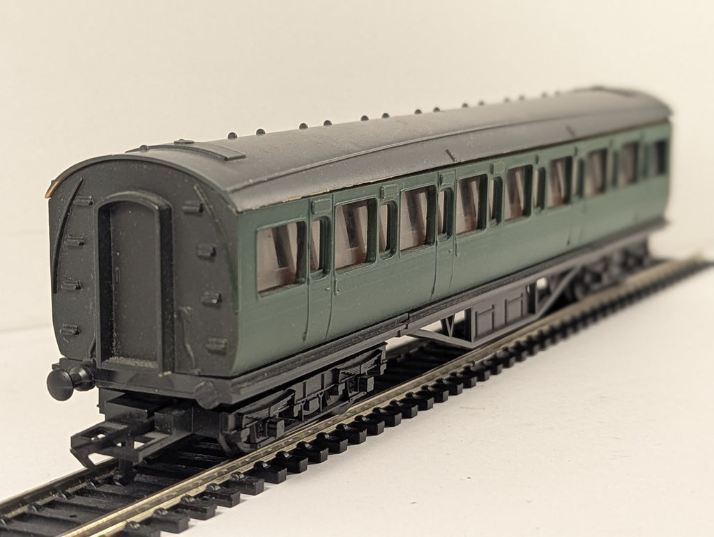 Graham Farish OO Gauge Suburban Compartment Coach Passenger Coach Southern Green
