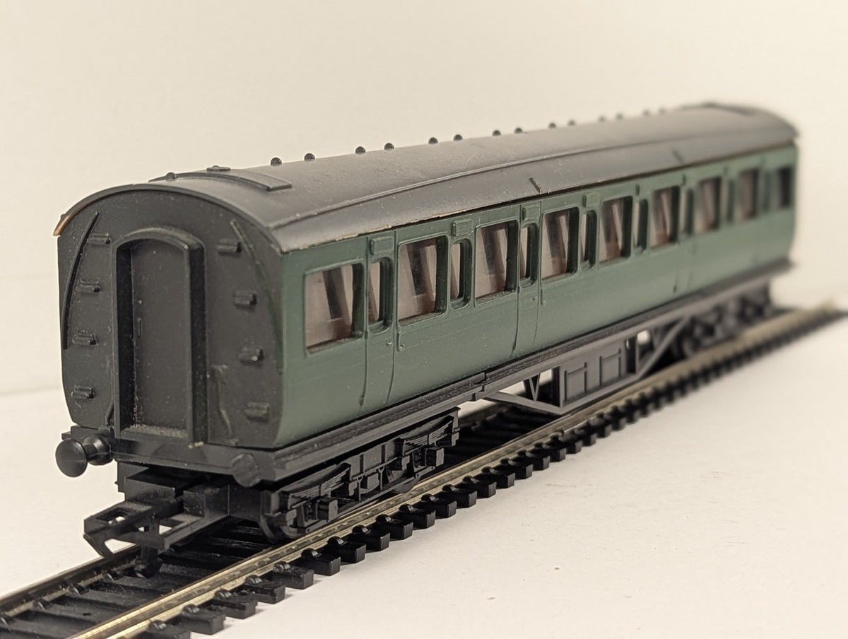 Graham Farish OO Gauge Suburban Compartment Coach Passenger Coach Southern Green