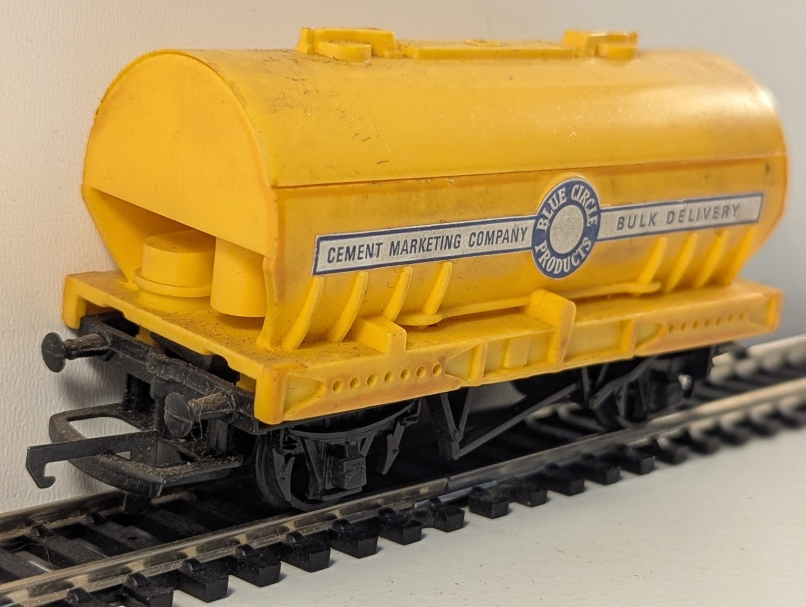 Hornby Tri-ang R564 OO Gauge Blue Circle Cement Wagon
