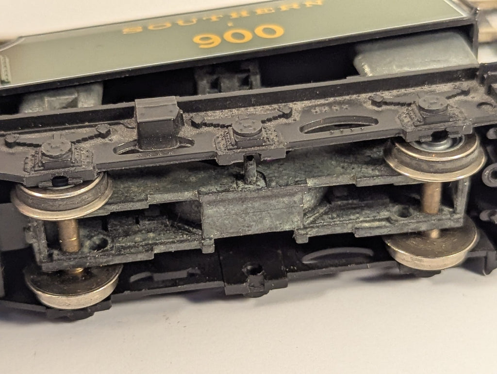 Hornby OO Gauge Schools Class 4-4-0 No. 926 'Repton' with  Wrong Tender