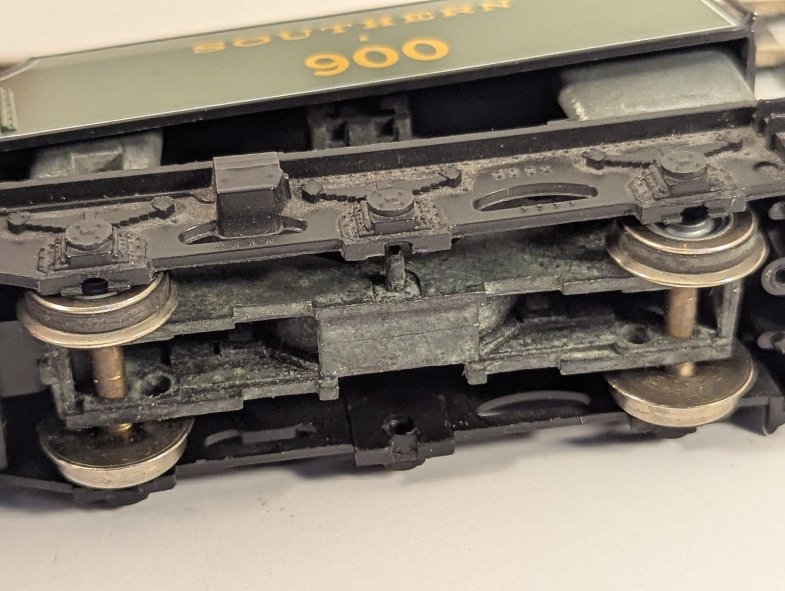 Hornby OO Gauge Schools Class 4-4-0 No. 926 'Repton' with  Wrong Tender