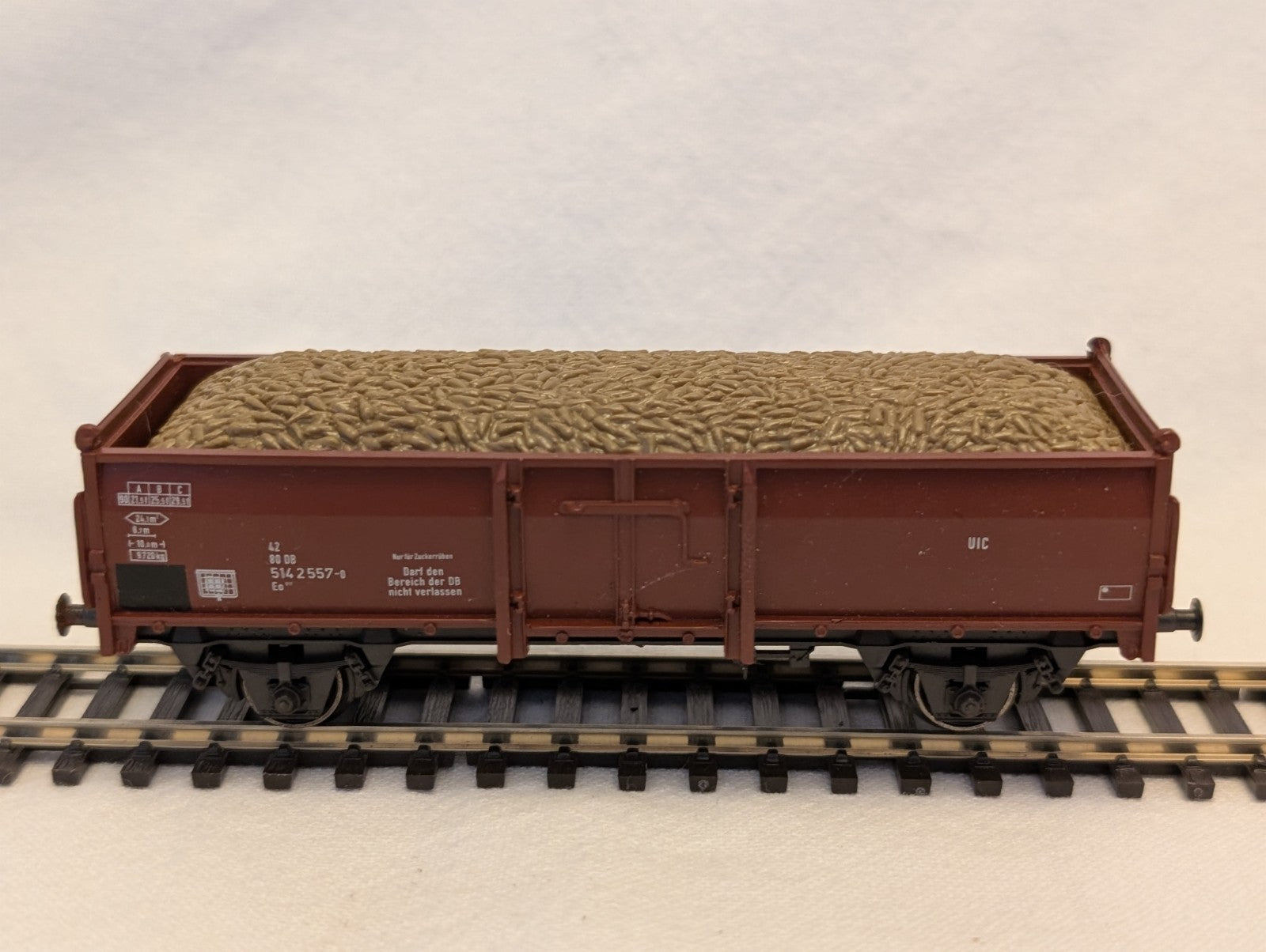 Trix HO Scale DB Eo Open Wagon with Sugar Beet Load 514 2 557-0 DB