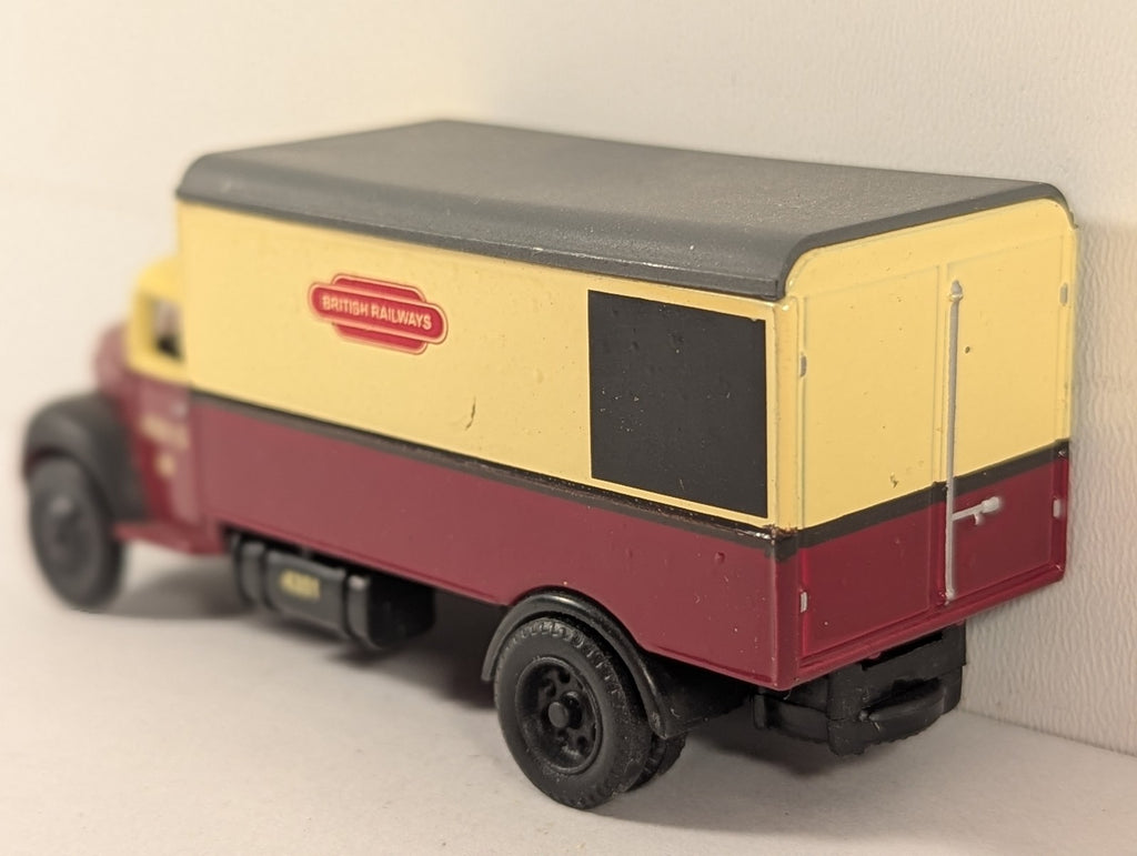 Classix OO Gauge Ford Thames ET6 Panel Van Road Vehicle 4351 G British Railways