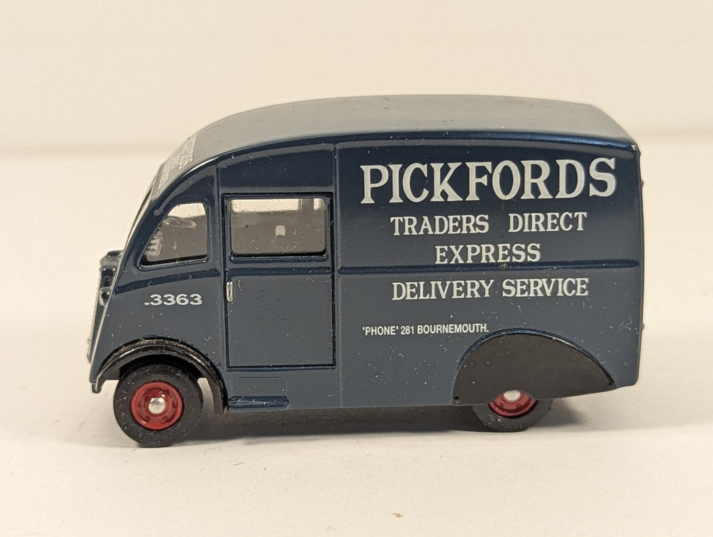 Oxford Diecast 1:76 Scale Commer Q25 Van Die-cast Vehicle FGT 231 Pickfords