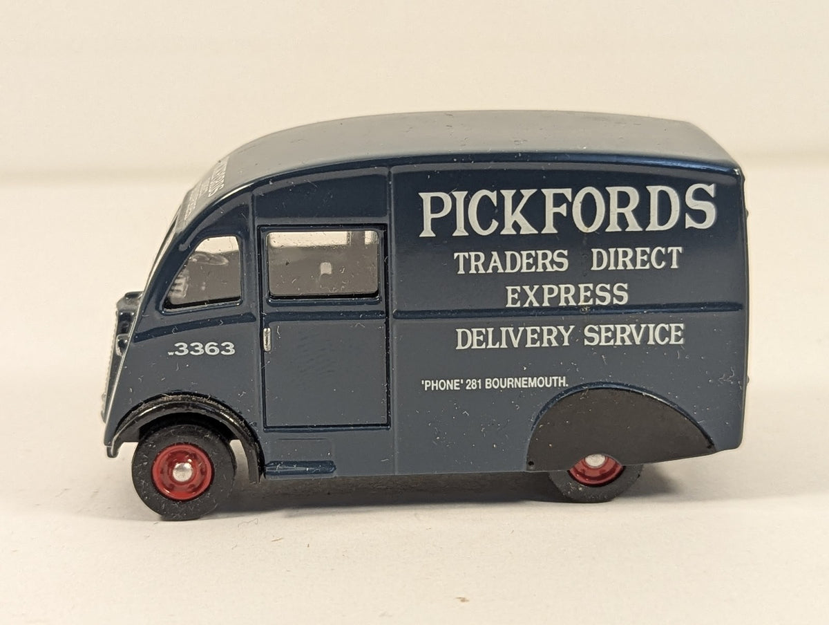 Oxford Diecast 1:76 Scale Commer Q25 Van Die-cast Vehicle FGT 231 Pickfords