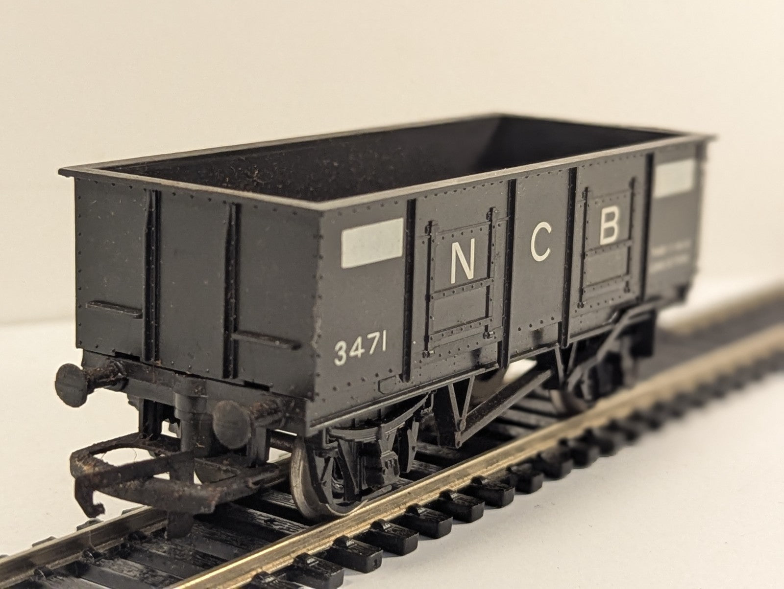 Hornby OO Gauge R239 NCB 20-Ton Mineral Wagon 3471
