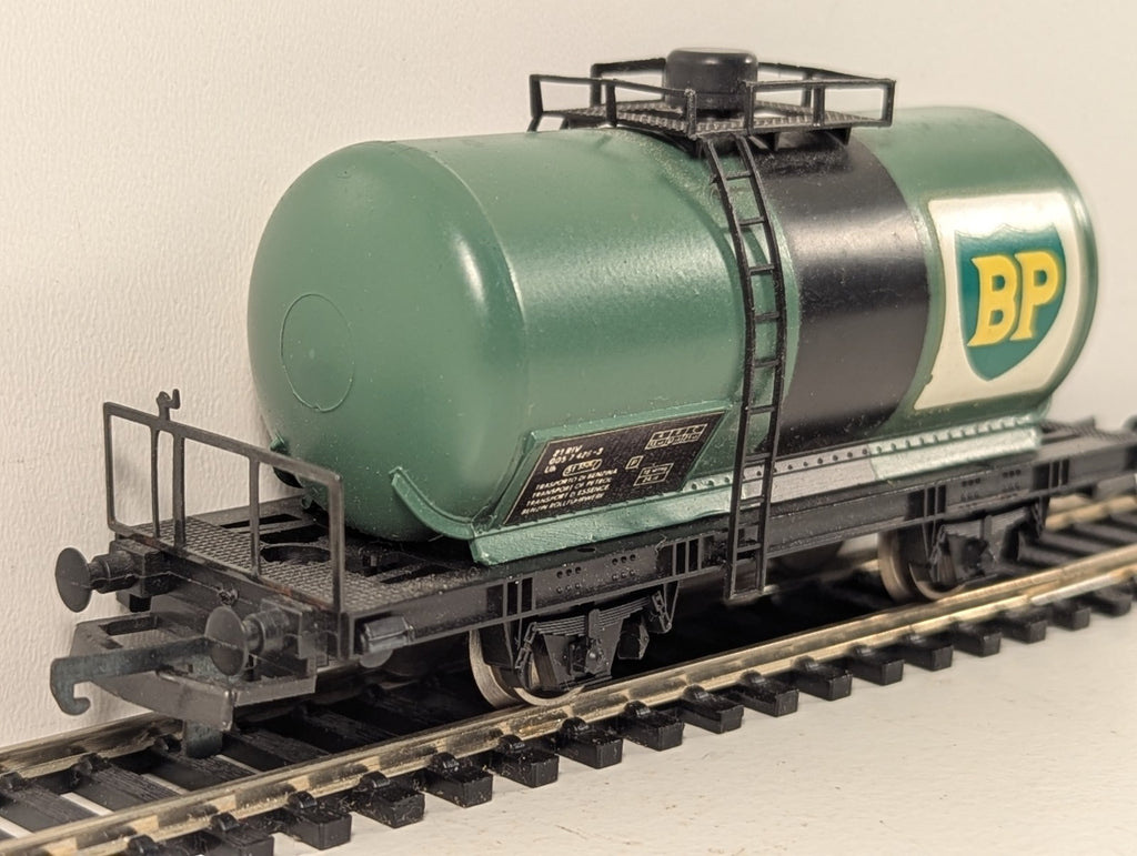 Lima HO Gauge Green BP Tank Wagon
