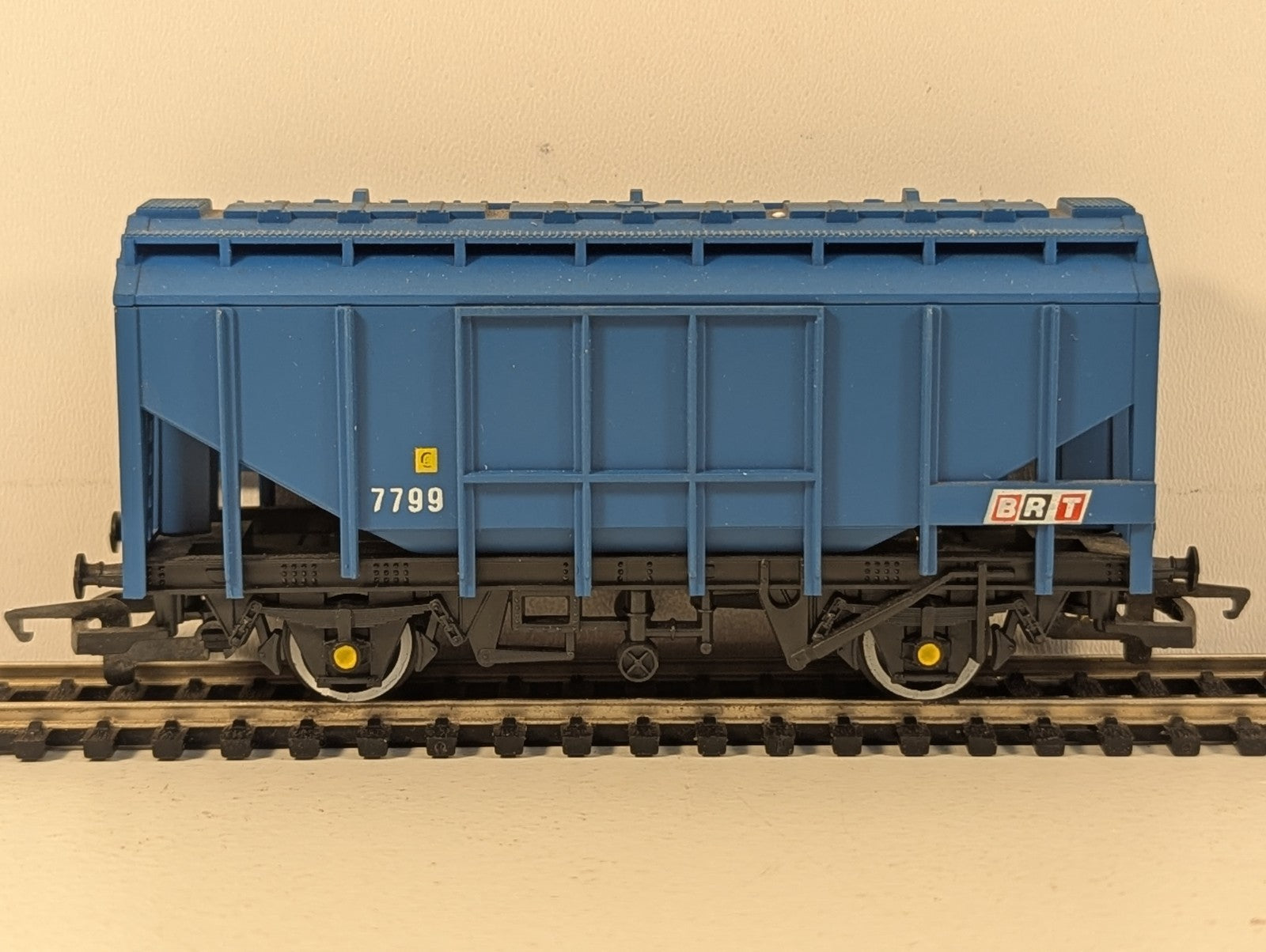 Hornby R.023 Bulk Grain Hopper Wagon