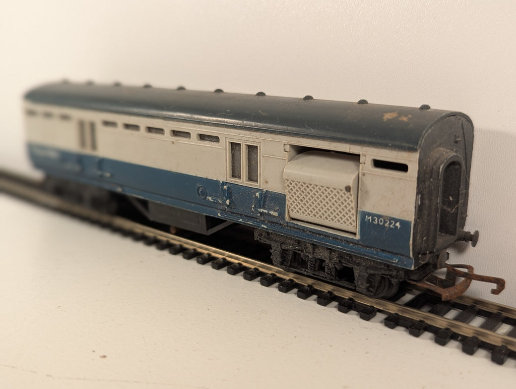 Tri-ang Hornby R402 OO Gauge Royal Mail Coach BR Blue Grey