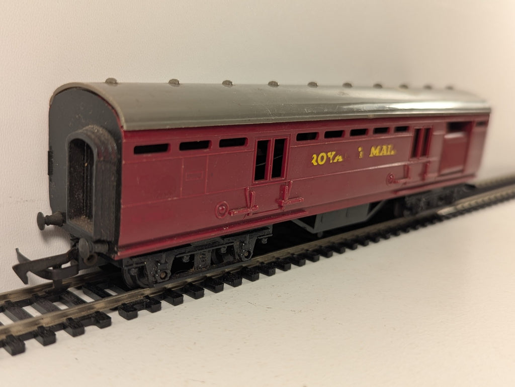 Tri-ang R23 OO Gauge Maroon Operating Royal Mail Coach