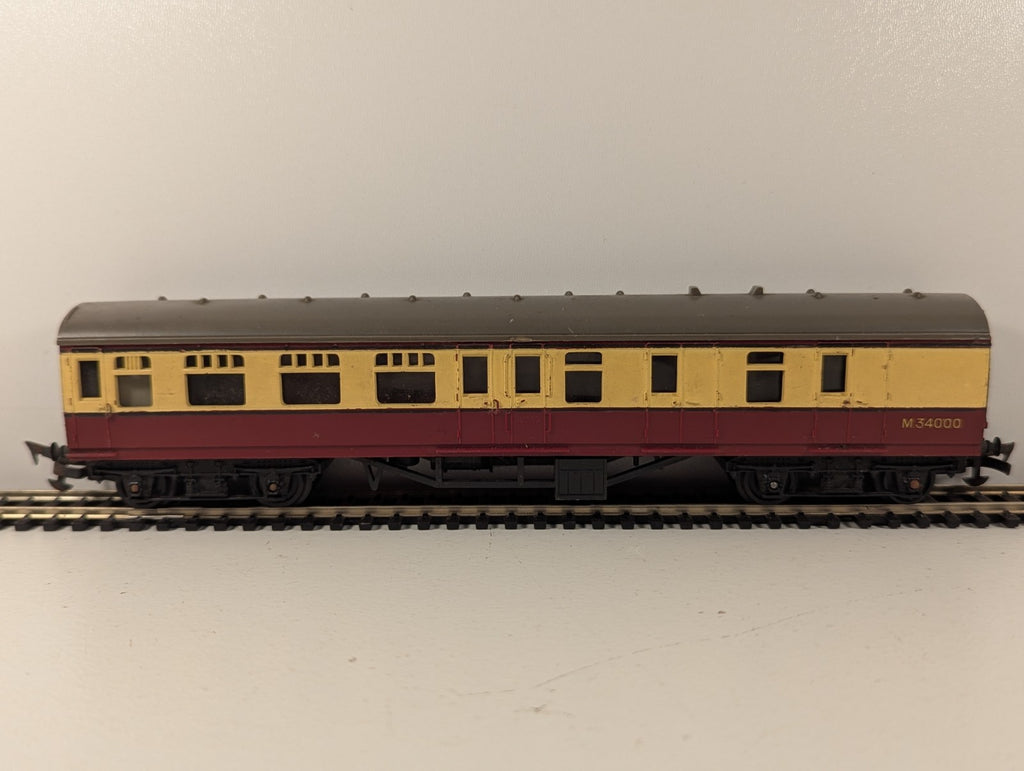 Tri-ang OO Gauge BR Brake 3rd Coach Blood & Custard