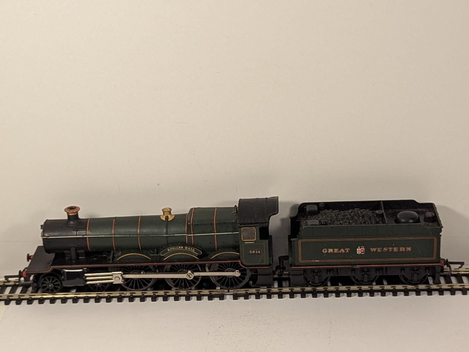Hornby OO Gauge GWR Hall Class 'Kneller Hall' Steam Locomotive 5934