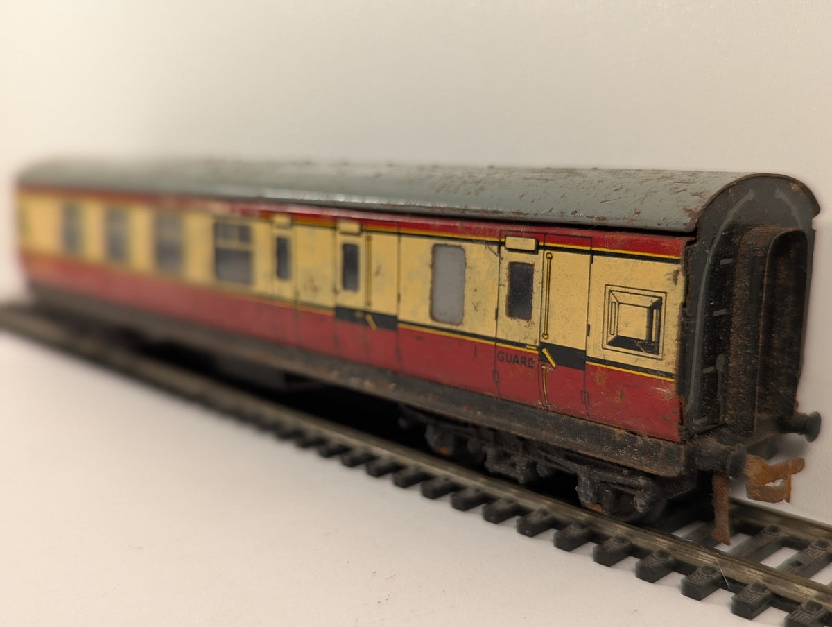 Hornby Dublo OO Gauge D12 Corridor Brake Third Coach 'The Talisman'