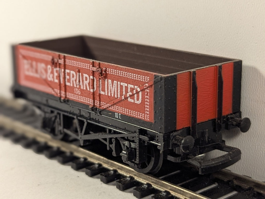 Mainline OO Gauge 7 Plank Wagon Ellis & Everard Goods Wagon 136
