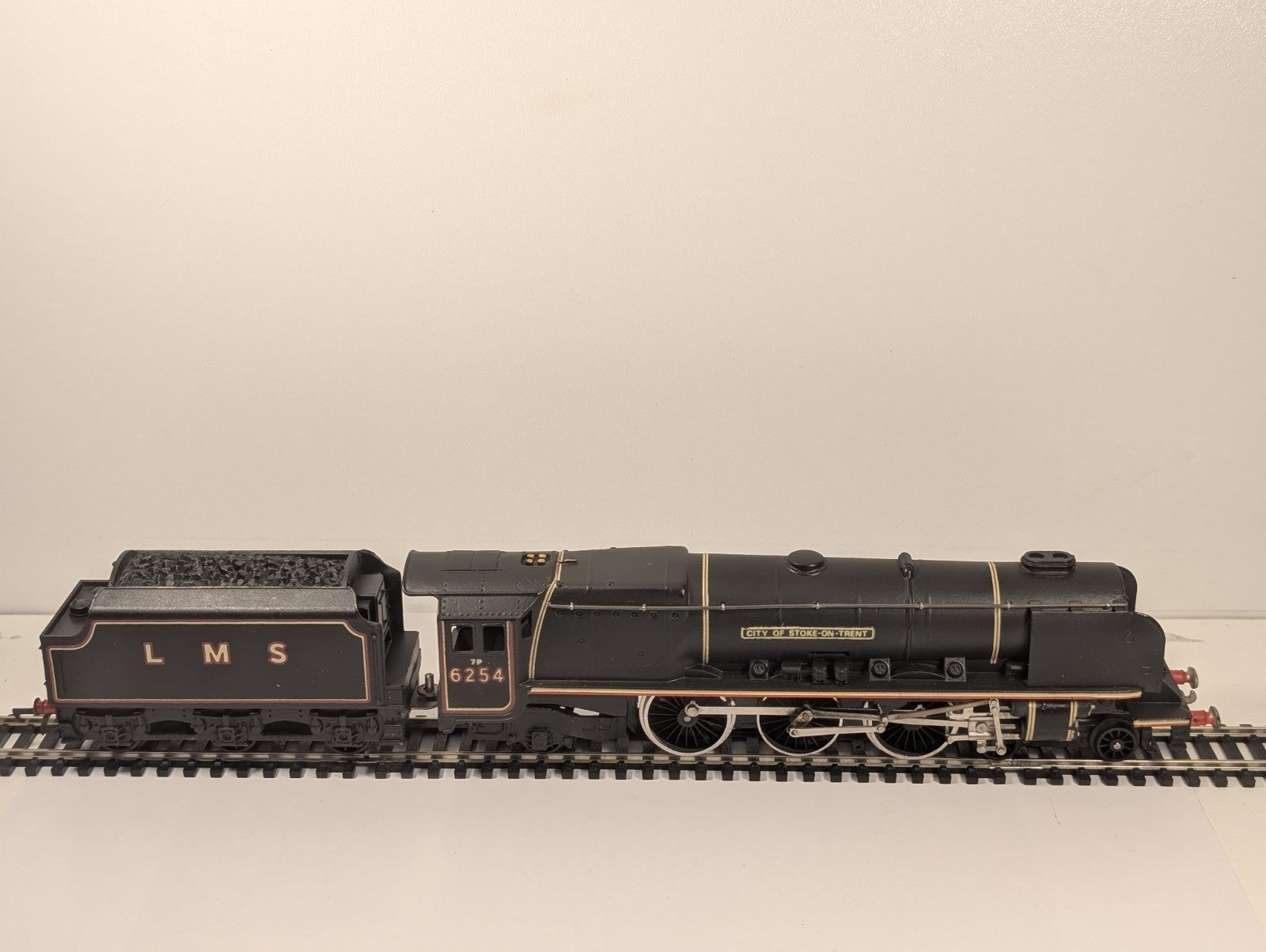 Wrenn W2227 OO Gauge Duchess Class 4-6-2 “City of Stoke-on-Trent” LMS Black