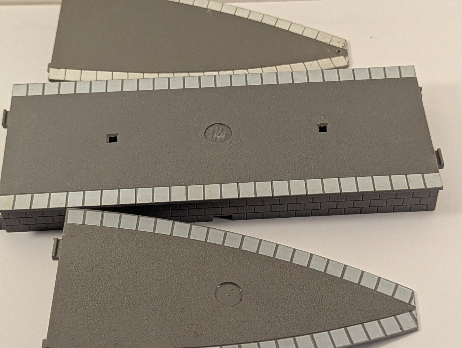 Hornby OO Gauge Grey Plastic Straight Platform and Curved Ramps