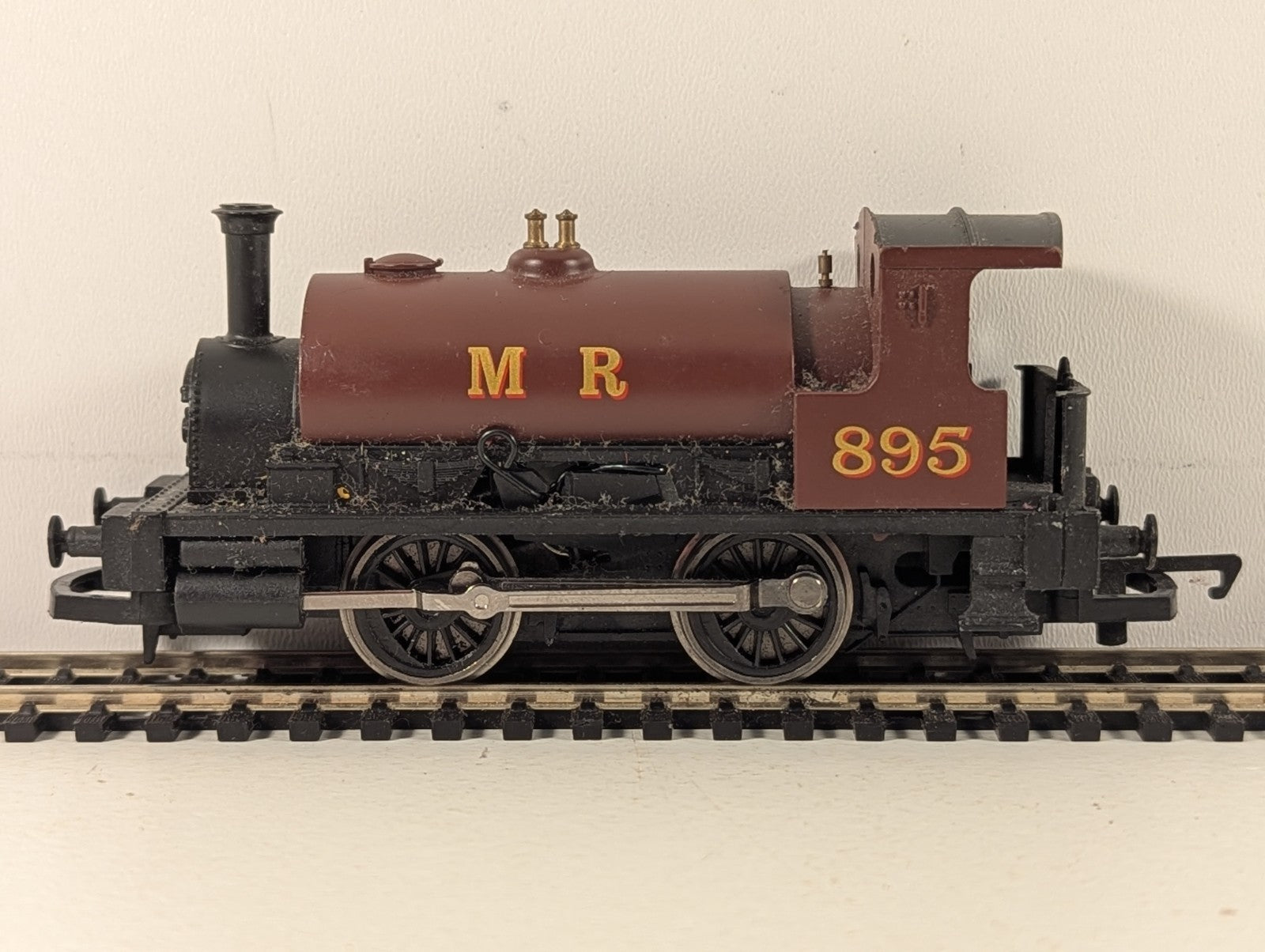 Hornby OO Gauge Midland Railway 0-4-0 Saddle Tank Steam Locomotive 895