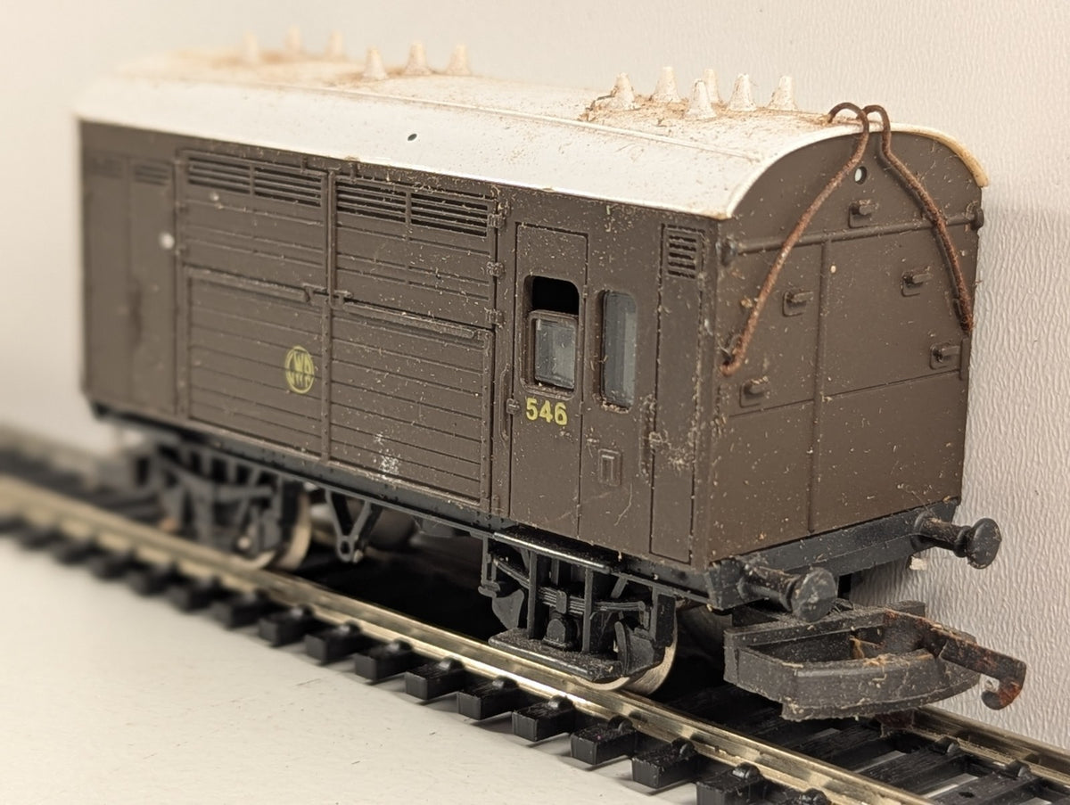 Lima 305625 OO Gauge GWR Horse Box No. 546 – GW Brown