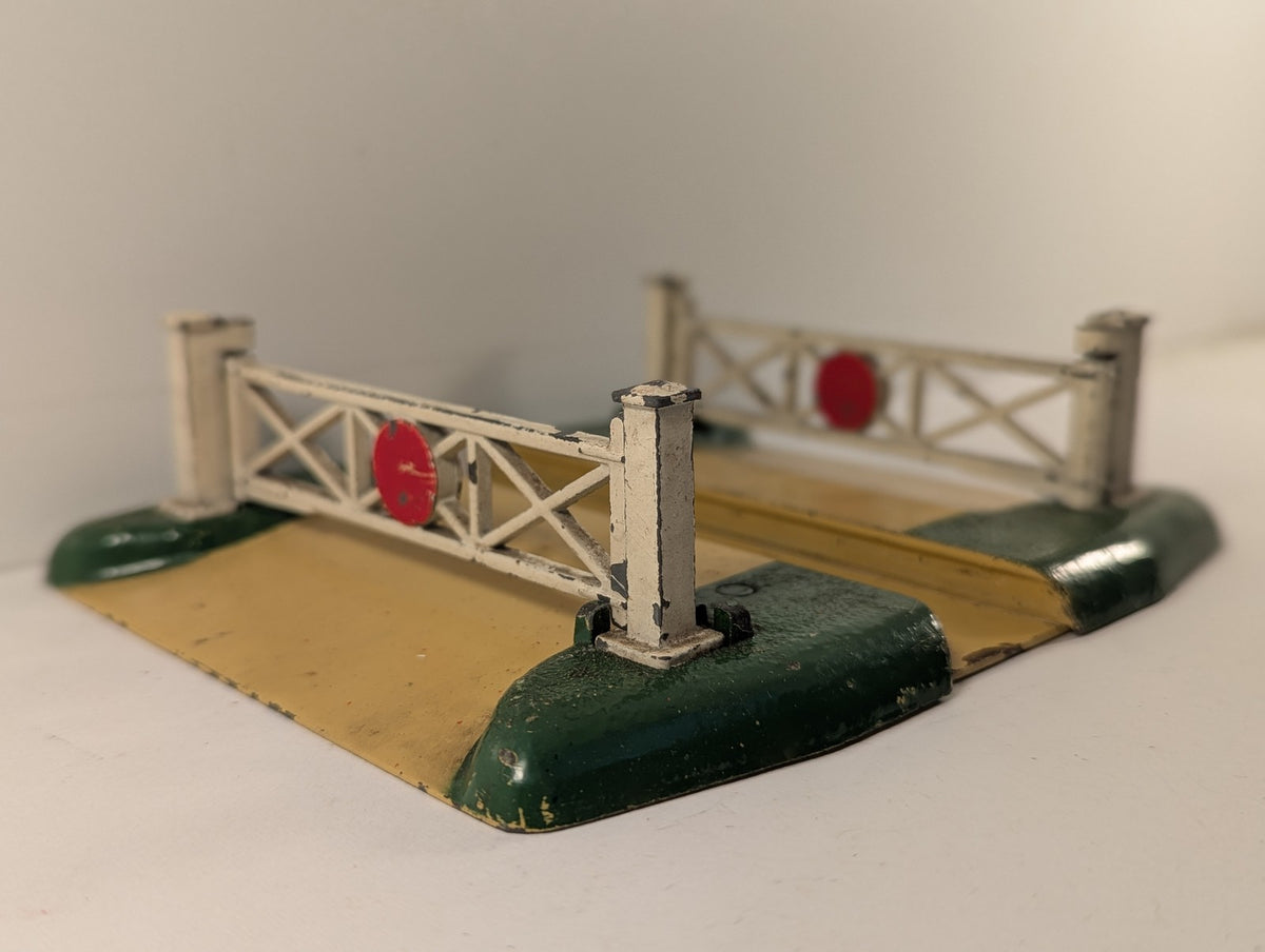 Hornby Dublo OO Gauge D1 Level Crossing