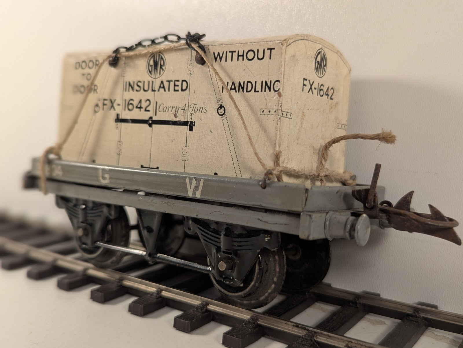 Hornby O Gauge GWR Flat Wagon with Insulated Container