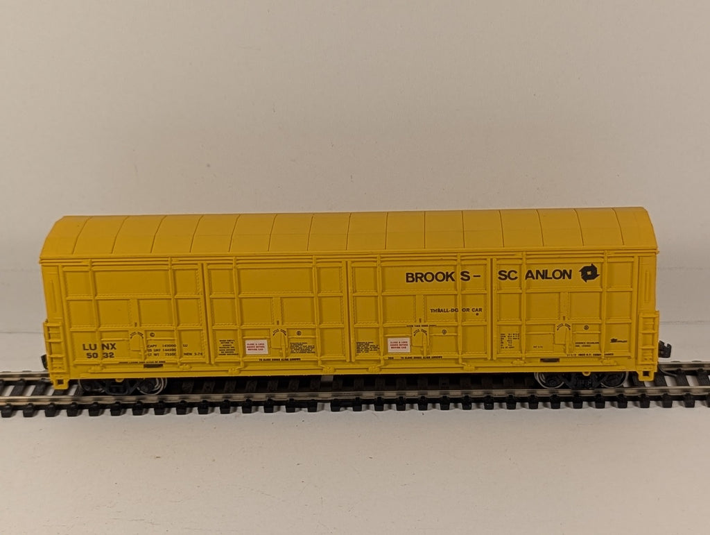 Life-Like HO Gauge 56' Thrall All-Door Boxcar LUNX 5032 Brooks-Scanlon Yellow