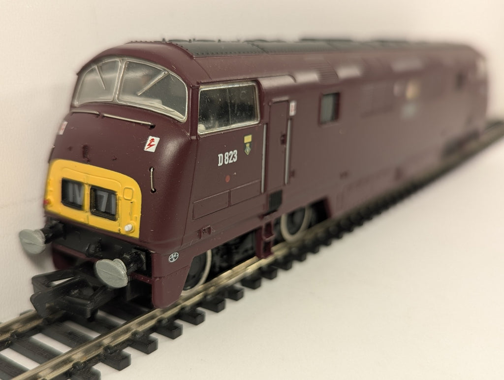 Mainline OO Gauge Class 42 Warship Class Hermes Diesel Locomotive D823 BR Maroon