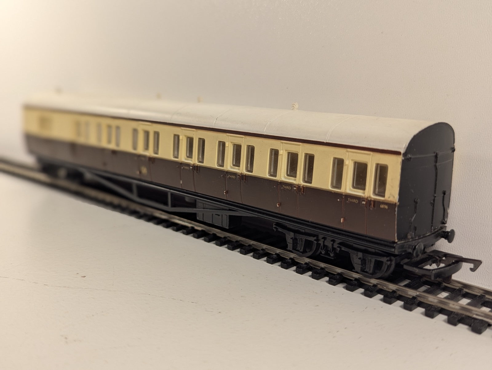 Airfix 54250 OO Gauge GWR Chocolate & Cream 3rd Class Suburban Brake Coach