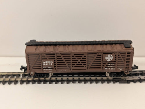 Bachmann 40' Single Door Stock Car “Santa Fe” No. 94134 – N Gauge