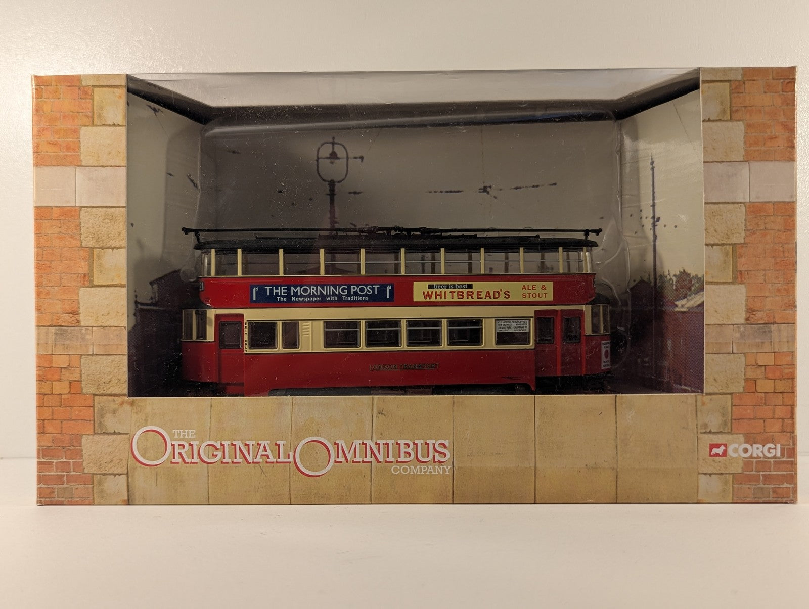 Corgi 1:76 Scale Feltham Tram 21 London Transport OM40501
