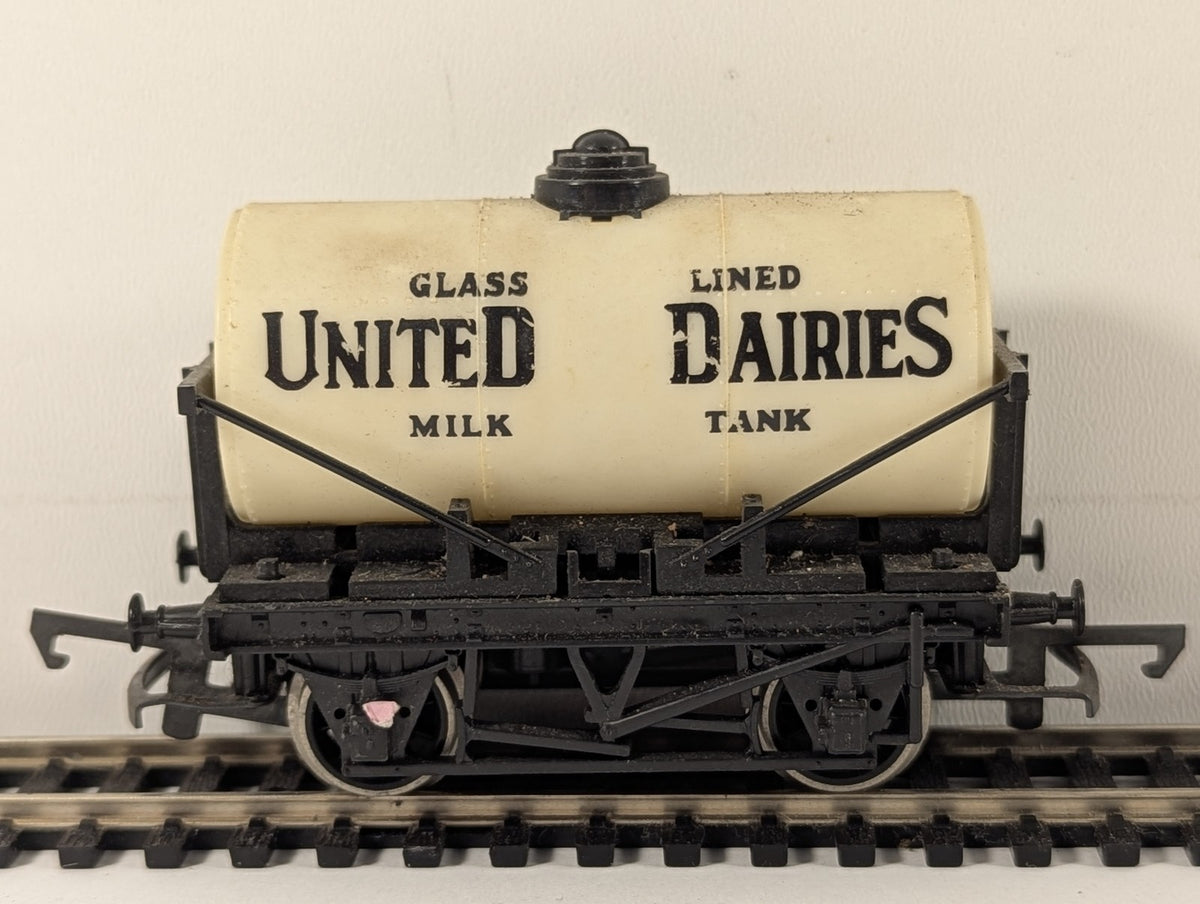 Hornby OO Gauge 6-Wheel Milk Tank Wagon Goods Wagon United Dairies R127