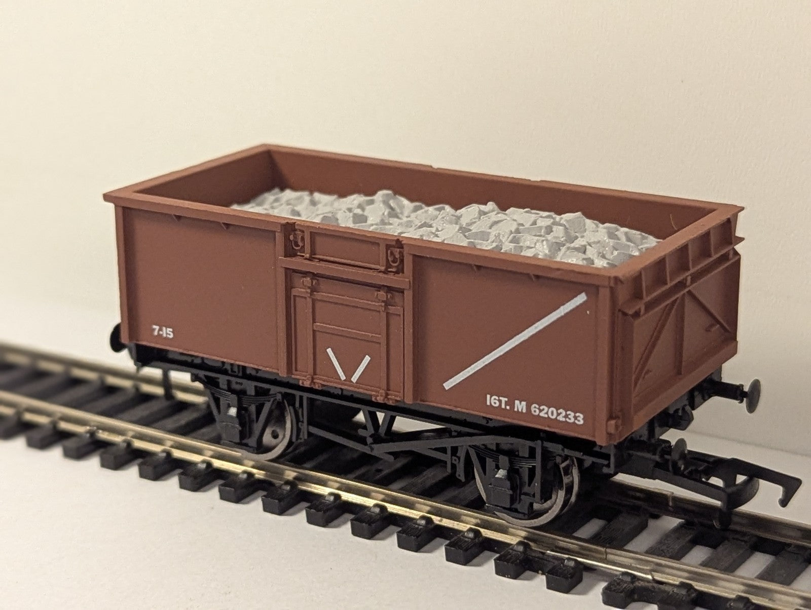 Dapol 4F-030-104 OO Gauge 16T Steel Mineral Wagon BR Bauxite