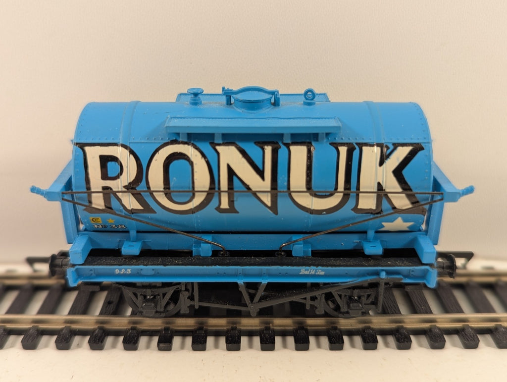 Mainline OO Gauge 37410 Tank Wagon Ronuk Livery