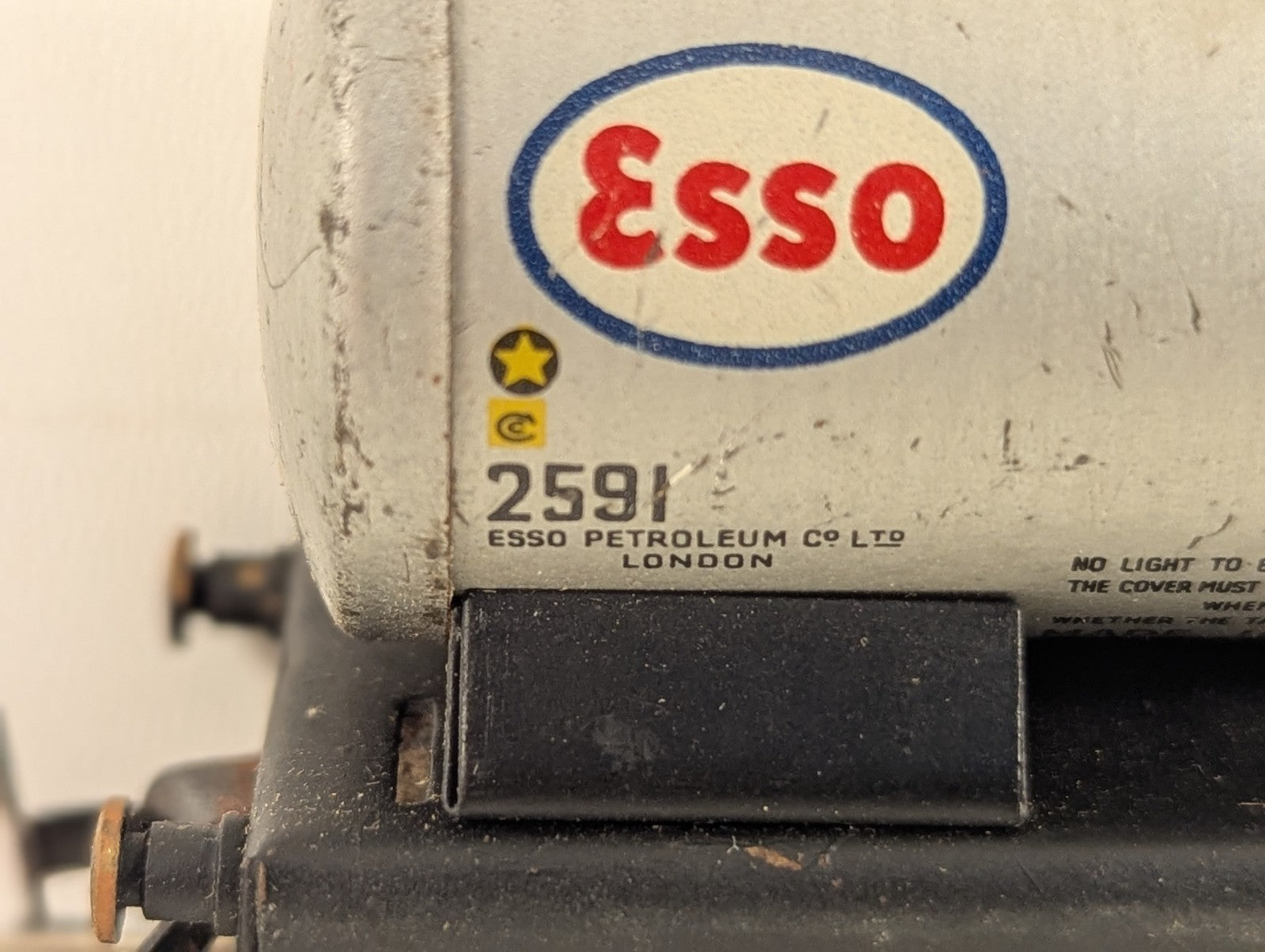 Hornby Dublo OO Gauge D1 Esso Petrol Tank Wagon 2591 Esso Silver