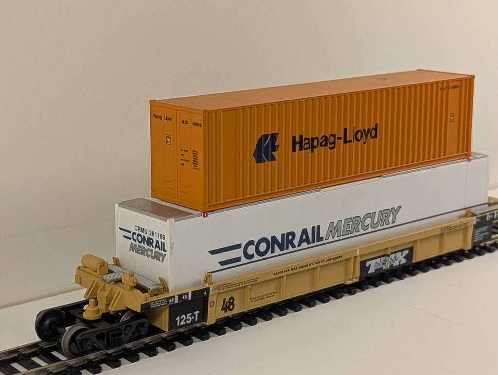 Walthers Intermodal Deep Well Thrall Car TTX with Containers