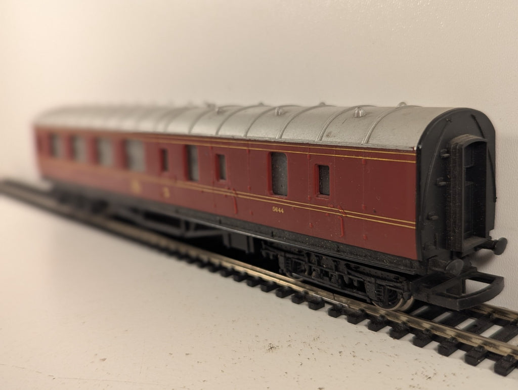Hornby OO Gauge LMS Stanier Brake Third Coach Passenger Coach 5644