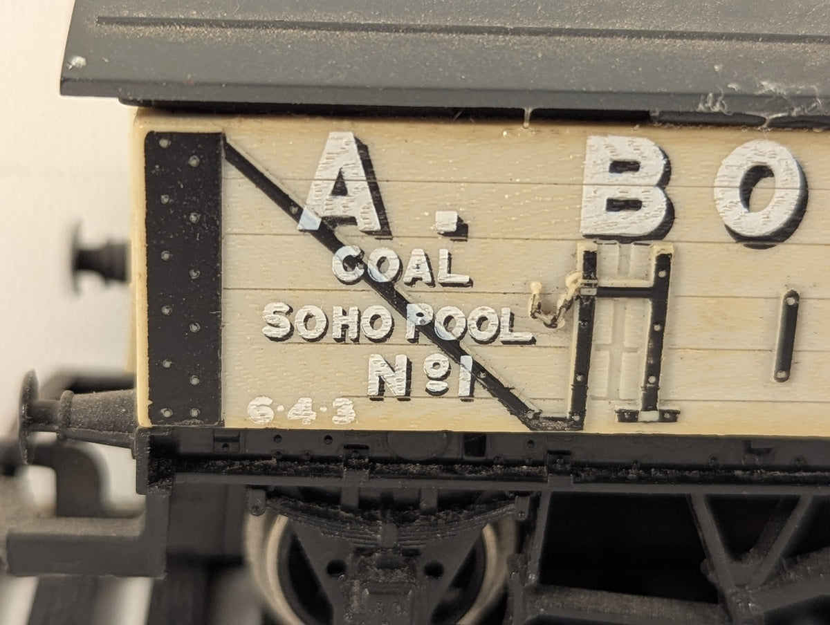 Hornby OO Gauge A. Bodell 7-Plank Wagon Goods Wagon 1 A. Bodell Cream R014