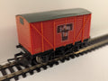Lima 305601 Typhoo Tea Corrugated End Vent Van – OO Gauge