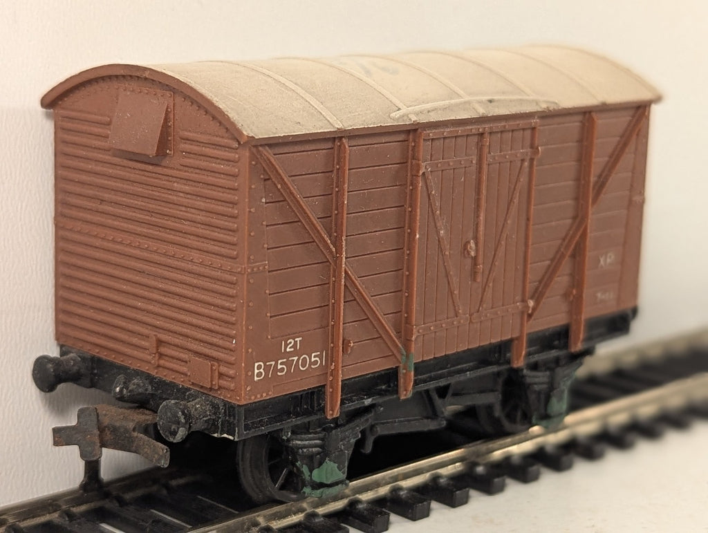 Hornby Dublo OO Gauge BR 12T Ventilated Van Goods Wagon B757051 BR Bauxite 4315