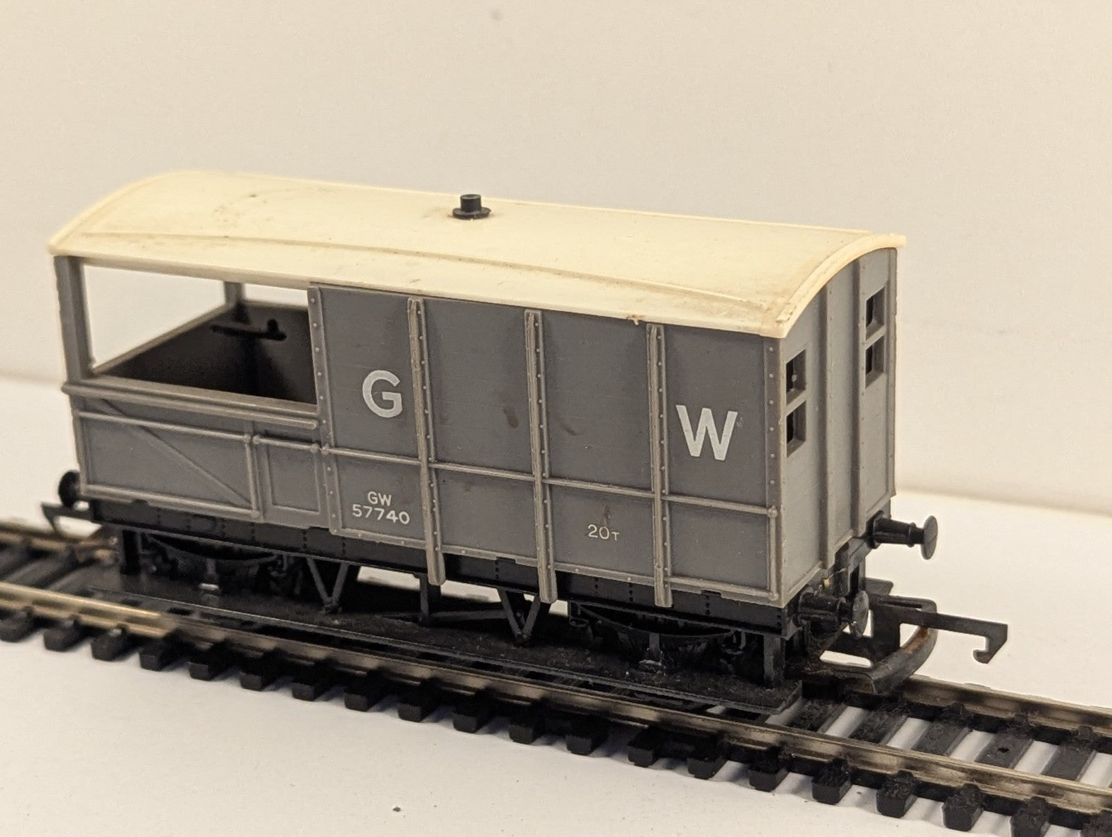 Tri-ang R16 OO Gauge GWR 20t Toad Brake Van 57740