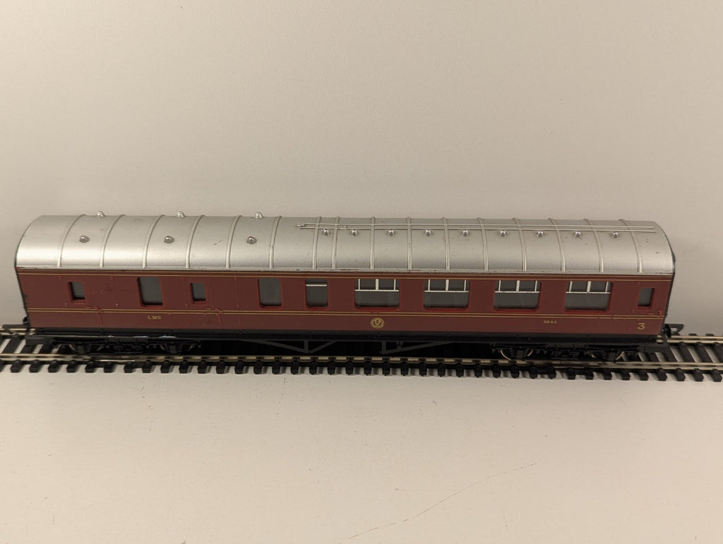 Hornby R475 OO LMS Brake 3rd Coach 5644 Maroon
