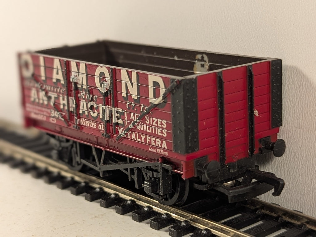 Mainline OO Gauge 7-Plank Wagon 'Diamond Anthracite' Open Wagon