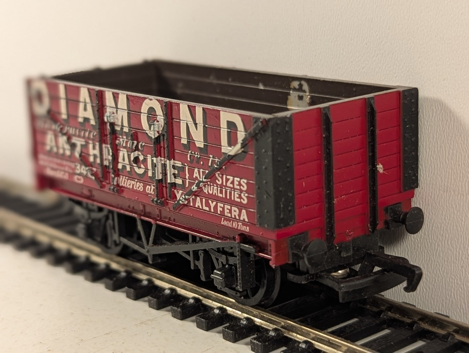 Mainline OO Gauge 7-Plank Wagon 'Diamond Anthracite' Open Wagon
