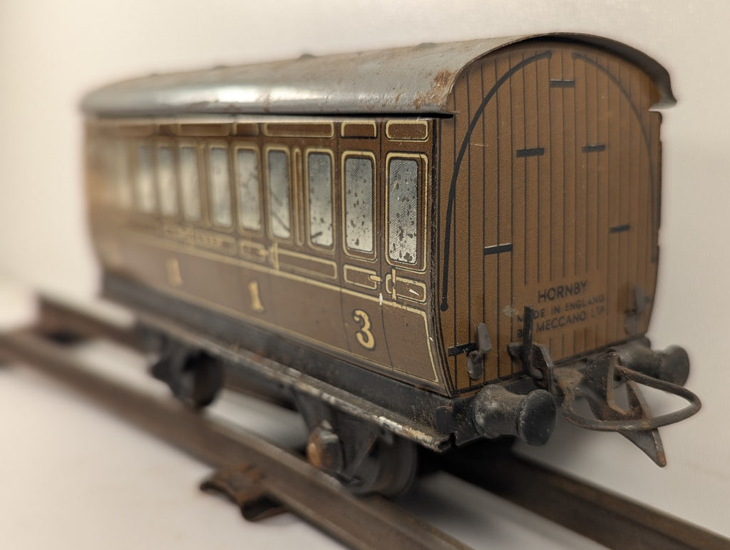 Hornby O Gauge No. 1 Passenger Coach LNER Teak