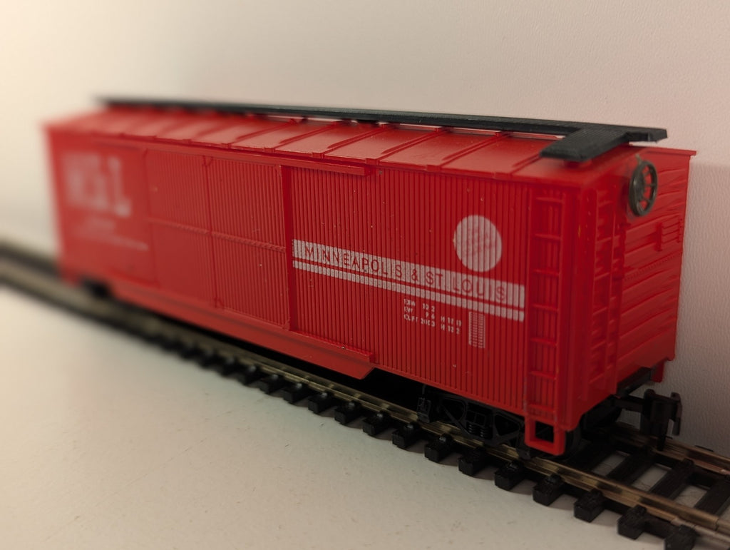 AHM HO Gauge M&StL 40ft Wood Sheathed Double Door Box Car