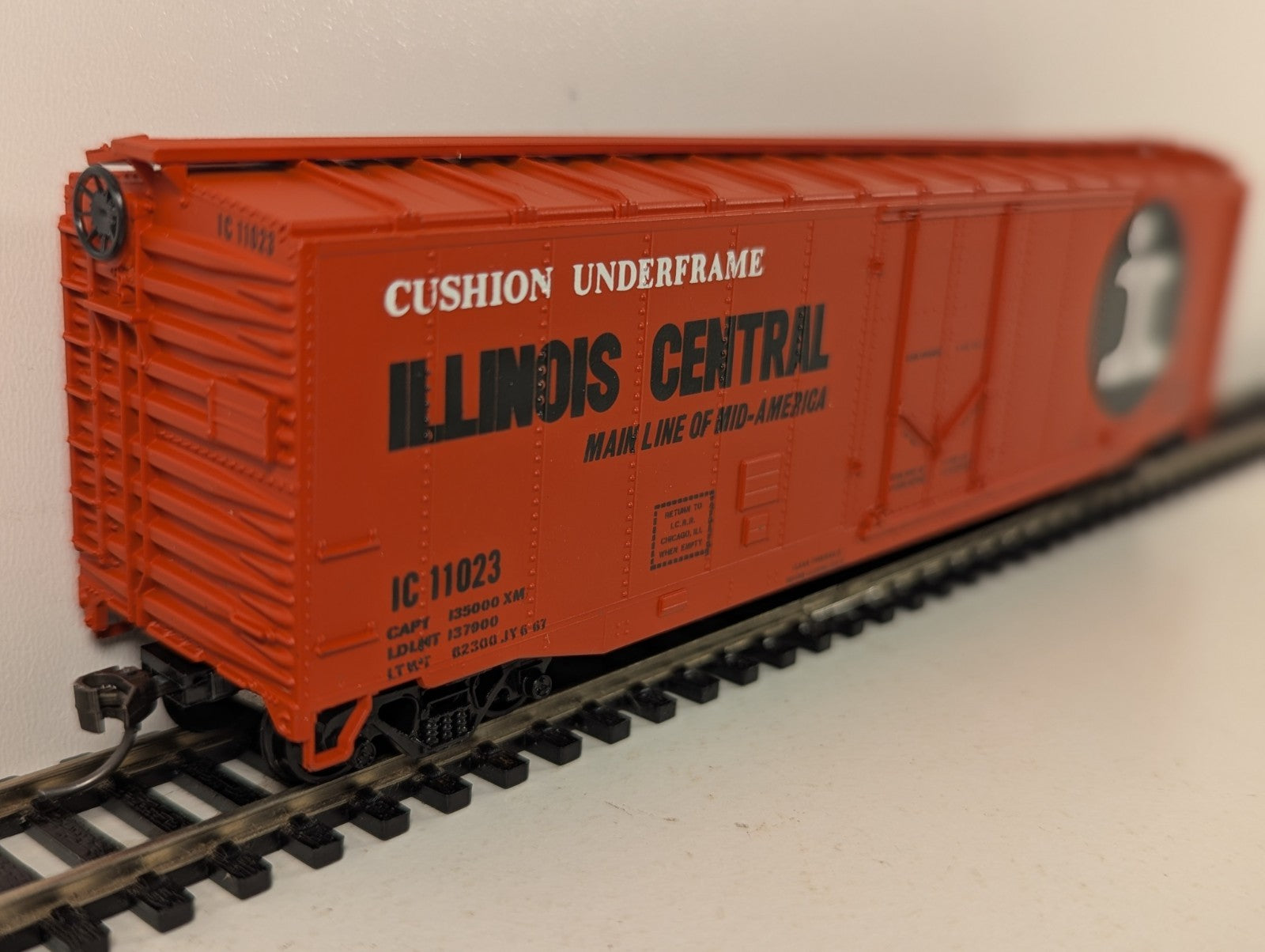 Athearn HO Gauge 50ft PD Boxcar IC 11023 Illinois Central 1322