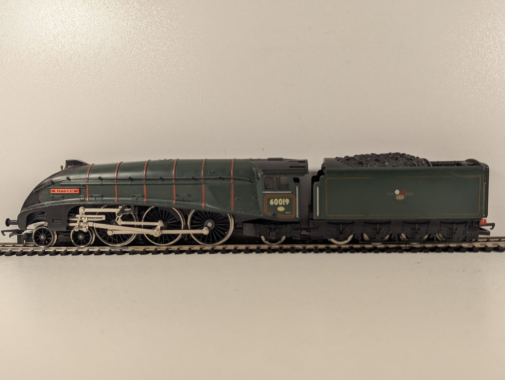 Hornby OO Gauge Class A4 'Bittern' Steam Locomotive 60019 BR Green