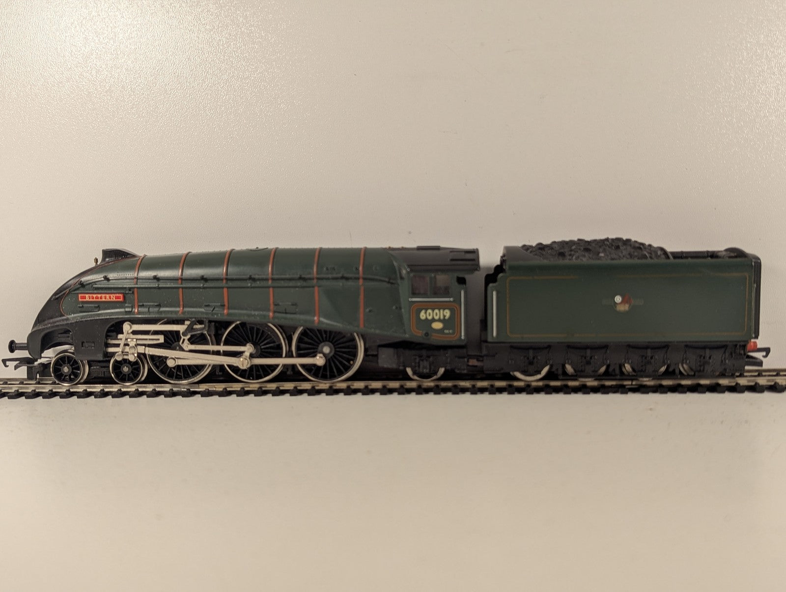 Hornby OO Gauge Class A4 'Bittern' Steam Locomotive 60019 BR Green